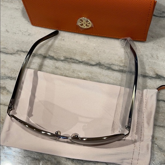 Tory Burch Aviators - Picture 2 of 4